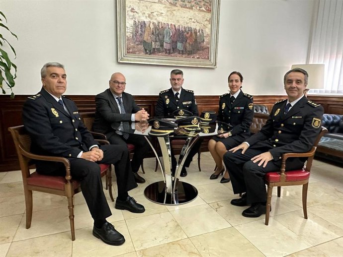 Reunión con responsables de la Policía Nacional en la provincia.