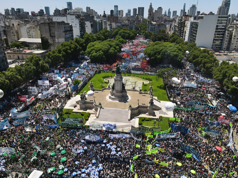 24 January 2024, Argentina, Buenos Aires: People protest against the reform plans of President Javier Milei's ultra-liberal government in front of Congress, as part of a general strike called by Trade unions. Photo: Martin Cossarini/dpa