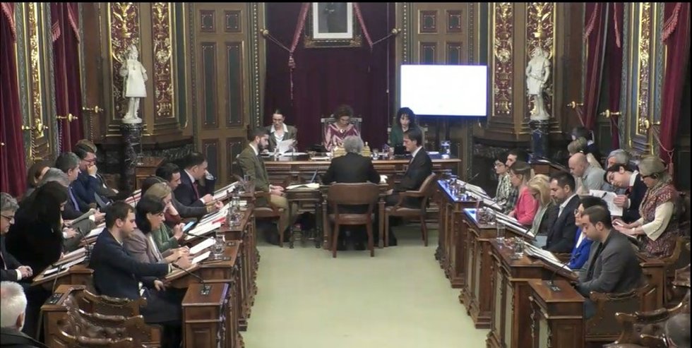 Amaia Arregi preside el pleno en el Ayuntamiento de Bilbao