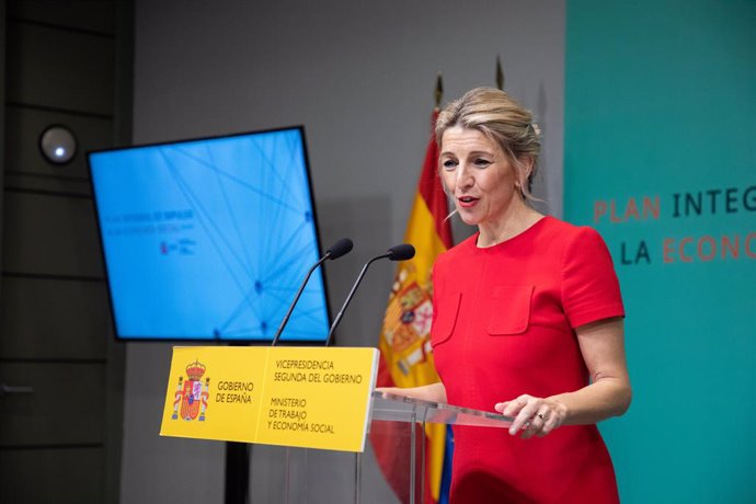 La vicepresidenta segunda, Yolanda Díaz, clausura la presentación de la nueva edición del Plan Integral de Impulso de la Economía Social 2024-2025, en la sede del Ministerio, a 24 de enero de 2024, en Madrid (España).