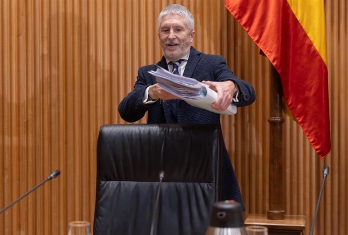 El ministro de Interior, Fernando Grande-Marlaska, a su llegada a la Comisión de Interior, en el Congreso de los Diputados, a 23 de enero de 2024, en Madrid (España).Durante la comisión, Marlaska, ha informado sobre las líneas generales de la política d