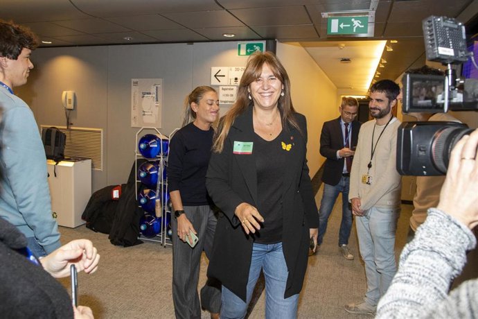 Archivo - La presidenta de Junts, Laura Borrs, a su llegada al Parlamento Europeo, a 8 de noviembre de 2023, en Bélgica (Bruselas). 