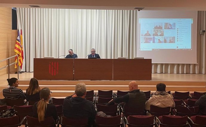 Reunión de la Comisión Interinsular Asesora de Comercio en la Conselleria de Empresa, Empleo y Energía.