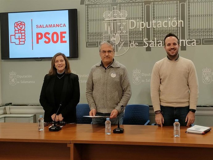Los socialistas en la Diputación de Salamanca, Carmen Ávila, Fernando Rubio y Carlos Fernández Chanca, de izquierda a derecha