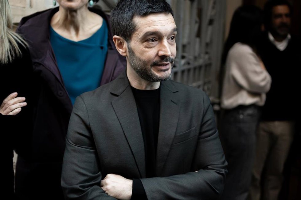 El ministro de Derechos Sociales, Consumo y Agenda 2030, Pablo Bustinduy, a su llegada a un acto de CERMI para abordar la reforma del artículo 49 de la Constitución, en el Ateneo de Madrid, a 17 de enero de 2024, en Madrid (España).