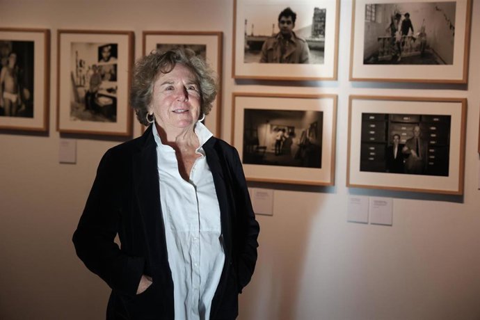 La fotoperiodista Isabel Azkarate en la exposición