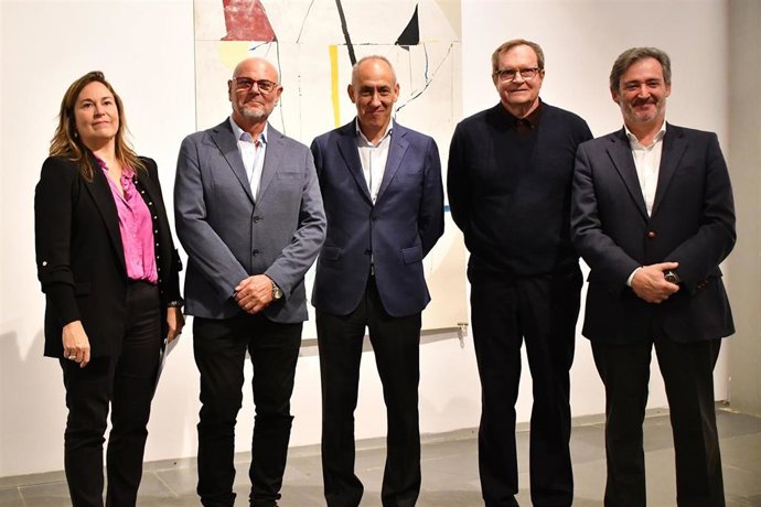 Ayuntamiento De Tomares: Nota De Prensa Y Fotos (Tomares Acoge La Exposición Línea De Flotación De Tomás Cordero Hasta El 16 De Febrero)