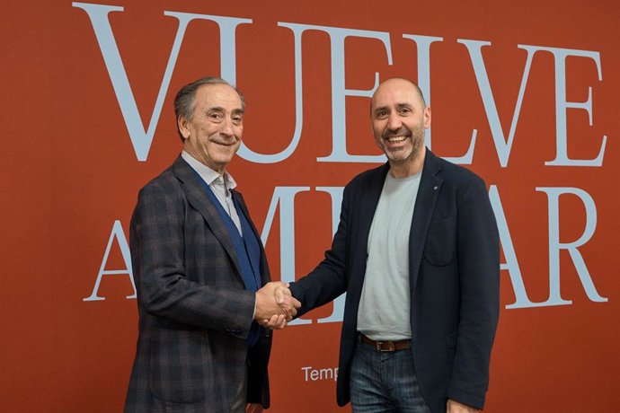 De izquierda a derecha, Manuel Ibáñez, director general de Teknoservice, y Javier Menéndez, director general del Teatro de la Maestranza.