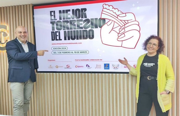 Juanjo Delgado y Beatriz Martínez presentan el concurso de 'El Mejor Torrezno del Mundo'.