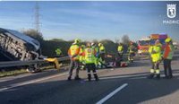 Un fallecido y dos heridos leves al chocar una furgoneta contra una coche en la M-45