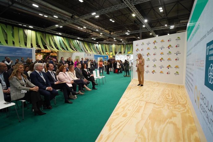 La presidenta de la FEHM, María Frontera, presenta el programa 'Erasmus+ Circular 4 Hospitality' en Fitur.