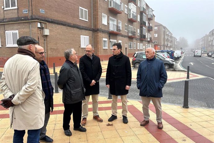 Visita del Grupo Municipal Socialista a la avenida Reyes Católicos.