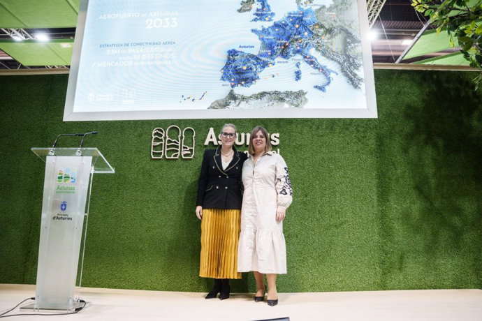 La viceconsejera de Turismo del Principado, Lara Martínez y la vicepresidenta y consejera de Presidencia, Reto demográfico, Igualdad y Turismo, Gimena Llamedo.