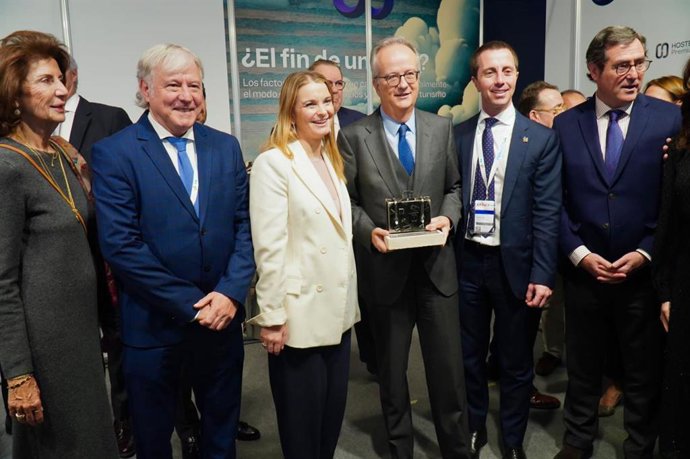 La presidenta del Govern, Marga Prohens, en el acto de entrega del premio Hosteltur a la Personalidad Turística 2023.