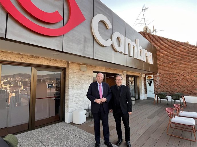 El presidente de la Cámara de Barcelona, Josep Santacreu, y su homólogo de la Cámara de Valencia, José Vicente Morata.