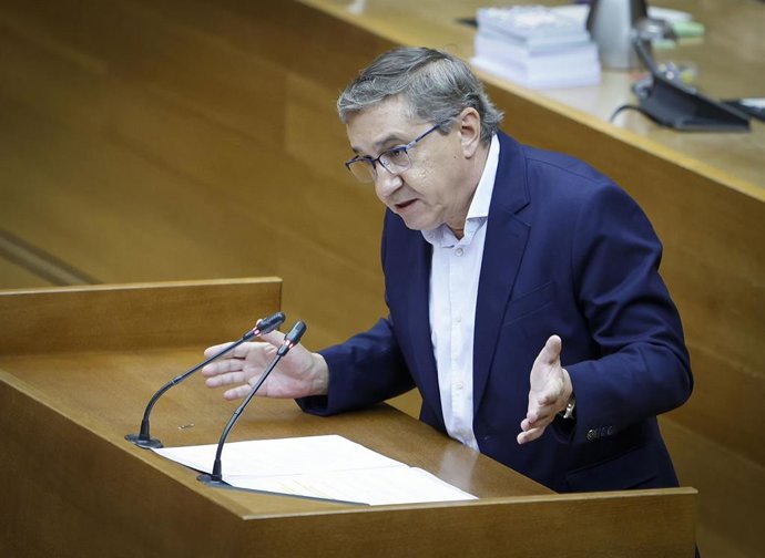 Archivo - El conseller de Educación, José Antonio Rovira.