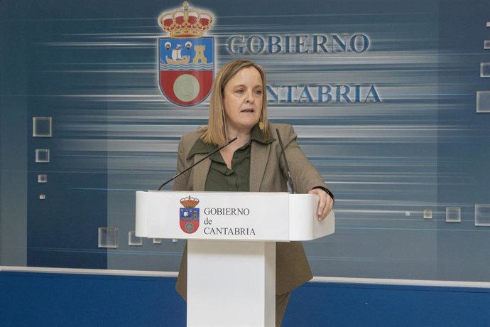 La Consejera De Presidencia, Justicia, Seguridad Y Simplificación Administrativa, Isabel Urrutia, Presenta Los Fondos De Cooperación Local.