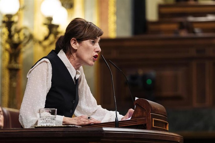 Archivo - La portavoz de Sumar en el Congreso, Marta Lois, interviene durante una sesión plenaria, en el Congreso de los Diputados, a 12 de diciembre de 2023, en Madrid (España). 