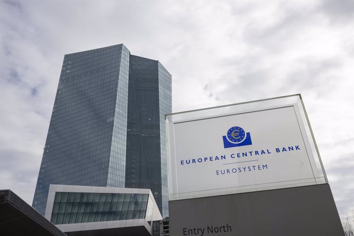Archivo - FILED - 16 March 2023, Hesse, Frankfurt_Main: A view of the European Central Bank (ECB) building in Frankfurt. Photo: Boris Roessler/dpa