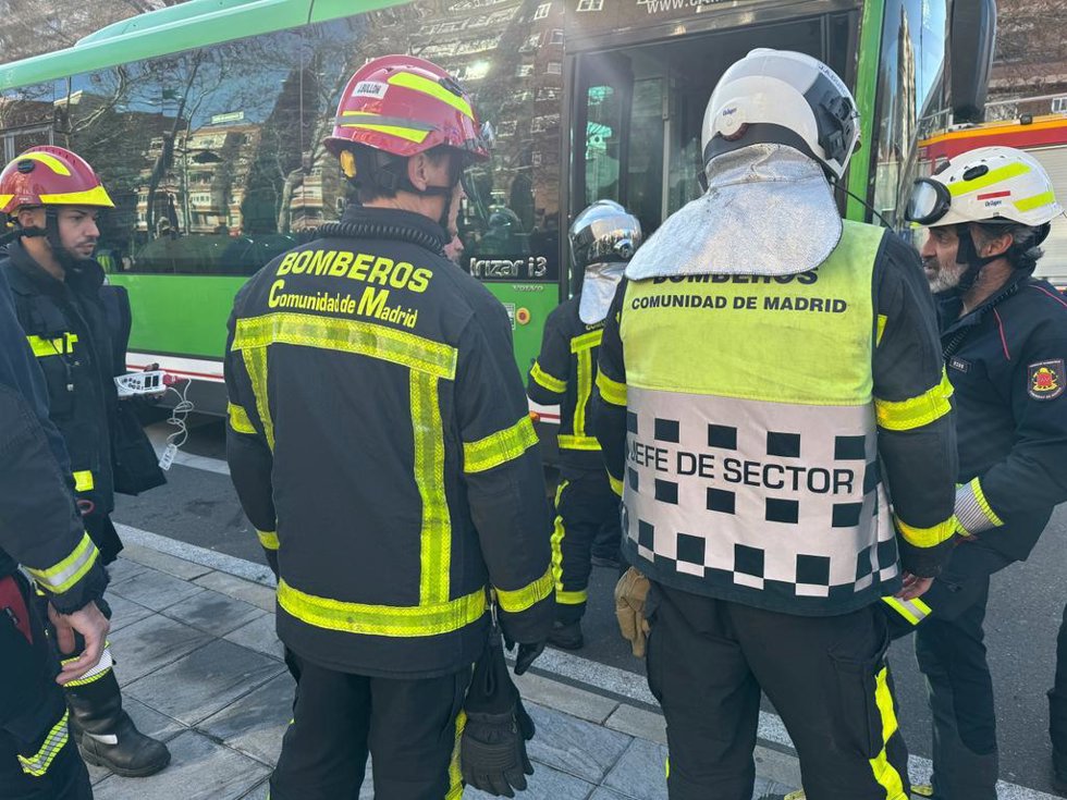 Una mujer herida grave y un hombre leve atropellados por un autobús en Leganés