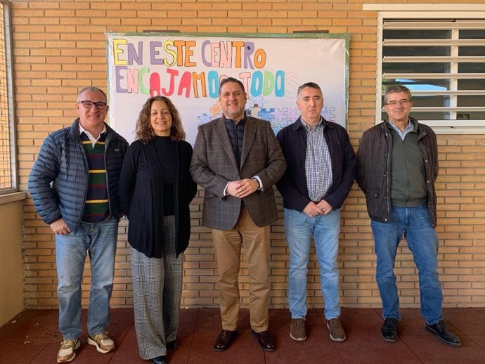 El delegado territorial de Desarrollo Educativo visita el IES Cerro Milano de Alhama de Almería.