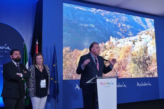 El consejero de Turismo, Cultura y Deporte, Arturo Bernal, ha anunciado en la Feria Internacional de Turismo (Fitur) de Madrid la puesta en marcha de la Estrategia de Desestacionalización de Andalucía.