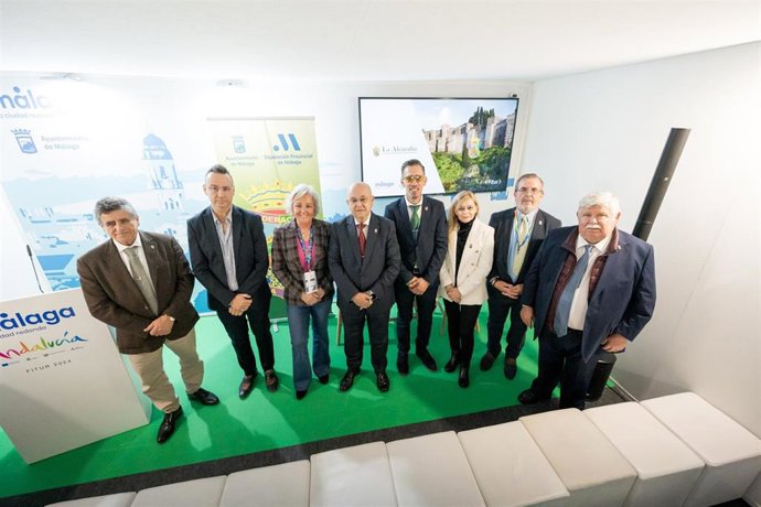 La concejala delegada de Fiestas, Teresa Porras, en Fitur en las presentaciones de las actividades de la Federación de Peñas y Casas Regionales 'La Alcazaba'