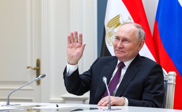 23 January 2024, Russia, Moscow: Russian President Vladamir Putin and his Egyptian counterpart Abdel-Fattah El-Sisi take part in a ceremony pouring the first concrete into the foundation of the fourth and final power unit of the Dabaa Nuclear Power Plant 