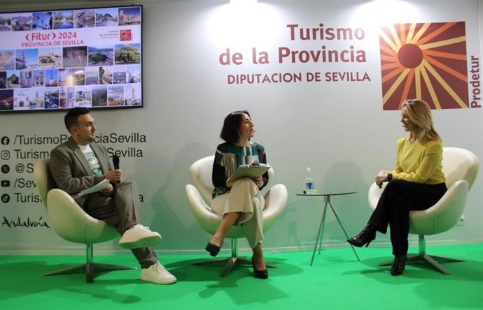 Presentación de Alcalá de Guadaíra en Fitur con la presencia de la alcaldesa de la ciudad, Ana Isabel Jiménez, y el delegado de Turismo y Cultura, Christopher Rivas.