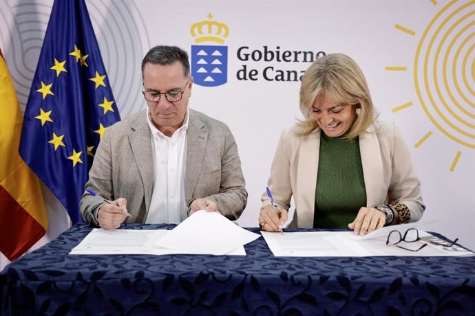 Los responsables de Sanidad y de Deportes del Gobierno de Canarias, Esther Monzón y Poli Suárez