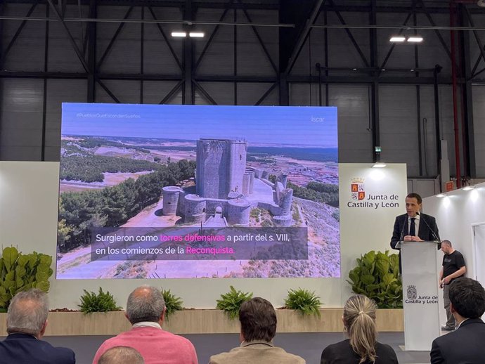 El presidente de la Diptuación de Valladolid, Conrado Íscar, presenta el Plan de Sostenibilidad Turística 'Castillos de Valladolid: Observa, Disfruta y Cuenta' en FITUR. Madrid (España).