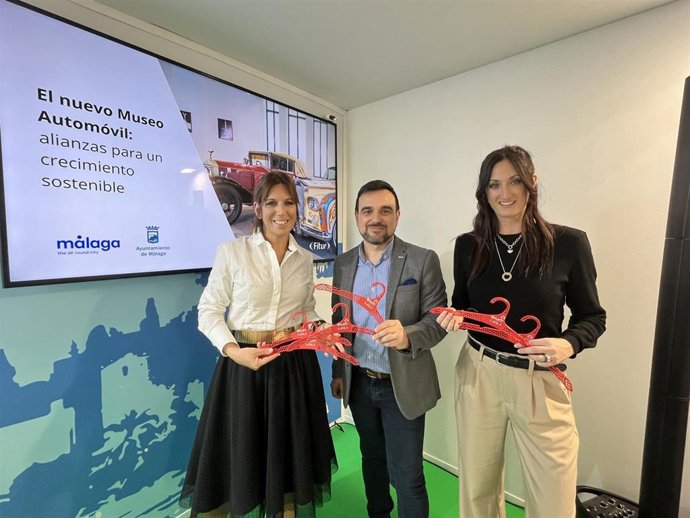 Elvira Carrera, Mar González e Ignacio Palmer en la presentación del MAM en Fitur.