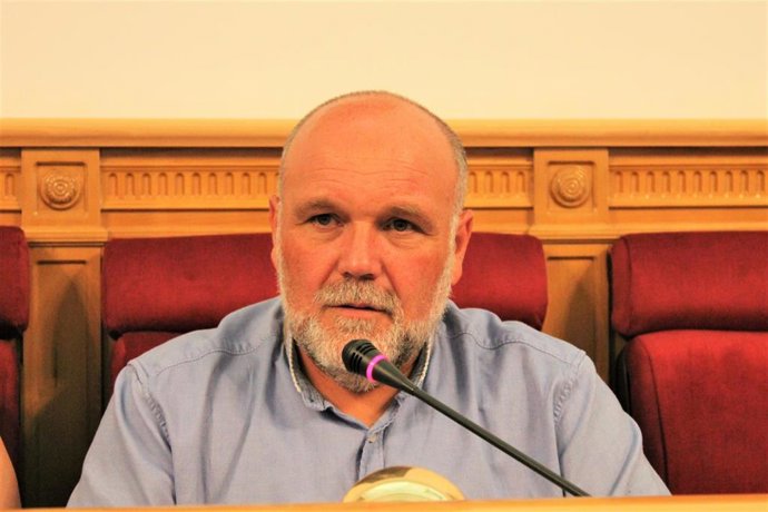 Archivo - El portavoz municipal de IU Toledo Txema Fernández.