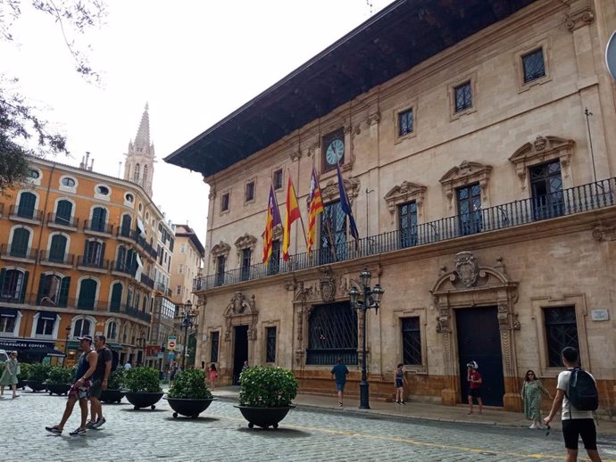 Archivo - Fachada del Ayuntamiento de Palma, en la plaza de Cort.