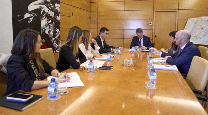 El consejero de Obras Públicas, Vivienda y Movilidad del Gobierno de Canarias, Pablo Rodríguez, en el encuentro con el secretario de Estado de Transportes y Movilidad Sostenible, José Antonio Santano