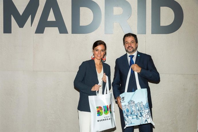 Almudena Maíllo y Valentín Díaz estrechan lazos en Fitur entre Madrid y Buenos Aires.