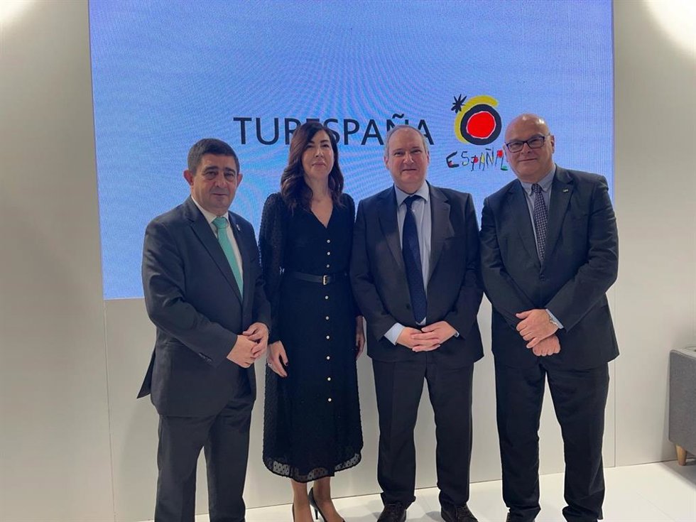 Visita al estand de Turespaña en Fitur 2024.