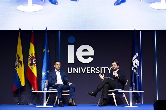El presidente presidente de Ecuador, Daniel Noboa,  y Manuel Muñiz, provost de IE University.