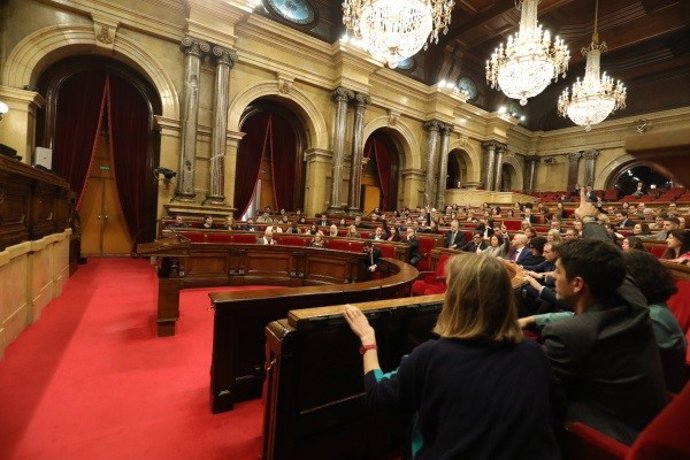 Votación en el pleno del Parlament