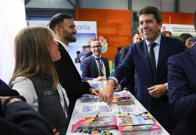 El 'president' de la Generalitat, Carlos Mazón, visita este jueves el estand de la Comunitat Valenciana en Fitur LGBT+