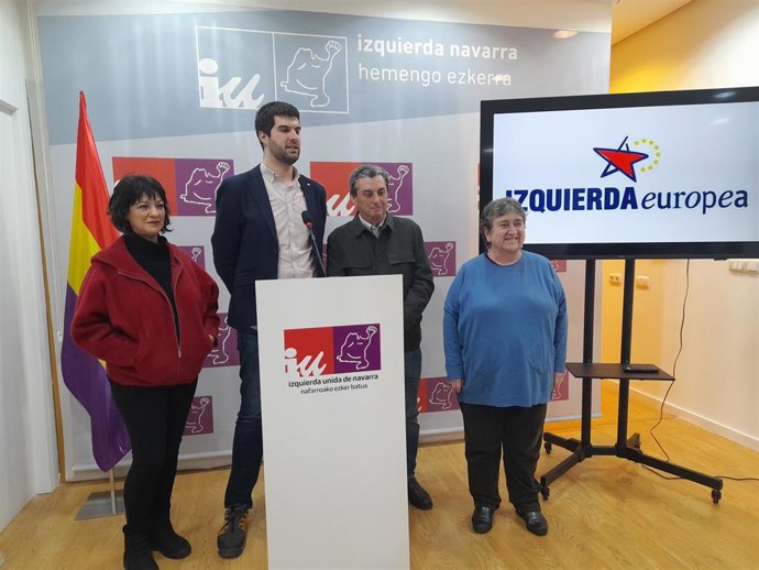 El vicepresidente del Partido de la Izquierda Europea y presidente del PCE, José Luis Centella, junto a Maite Mola, Carlos Guzmán y M Eugenia San Martín