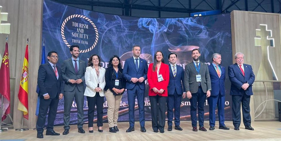 Se ha presentado la guía de experiencias '100 formas de vivir la Región de Murcia' y el nuevo 'Bono turístico 2024'