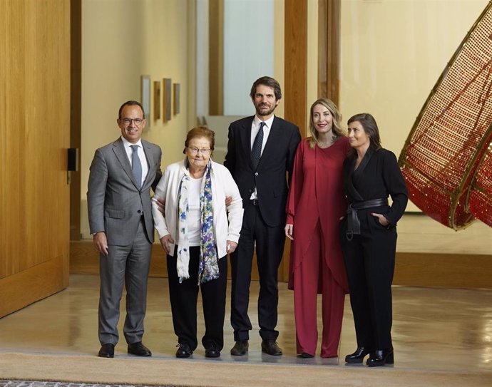 La galerista Helga de Alvear recibe en Cáceres la Medalla al Mérito Cultural de Portugal