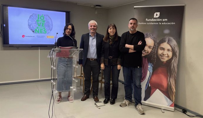 Ariana Pérez Coutado, Lander Gaztelumendi, María-Paz Martín y Juan M. González Anleo (de izd. A dcha.), un momento antes de la presentación del informe.