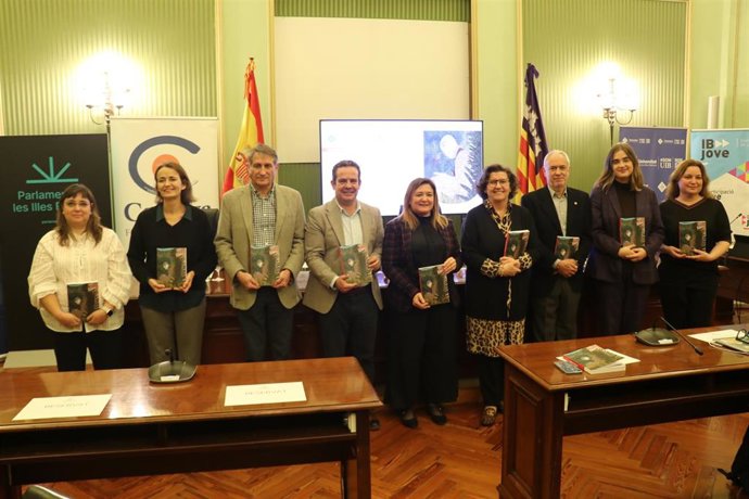 Presentación del Anuario de la Juventud de Baleares 2023 en el Parlament.