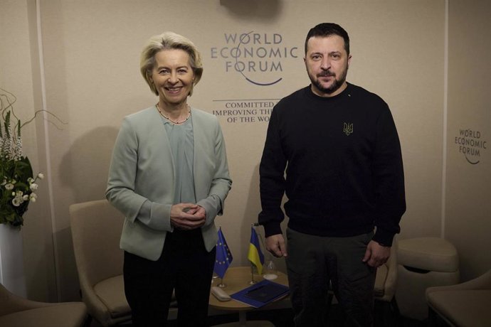 El presidente ucraniano, Volodimir Zelenski, y la presidenta de la Comisión Europea, Ursula von der Leyen, en Davos