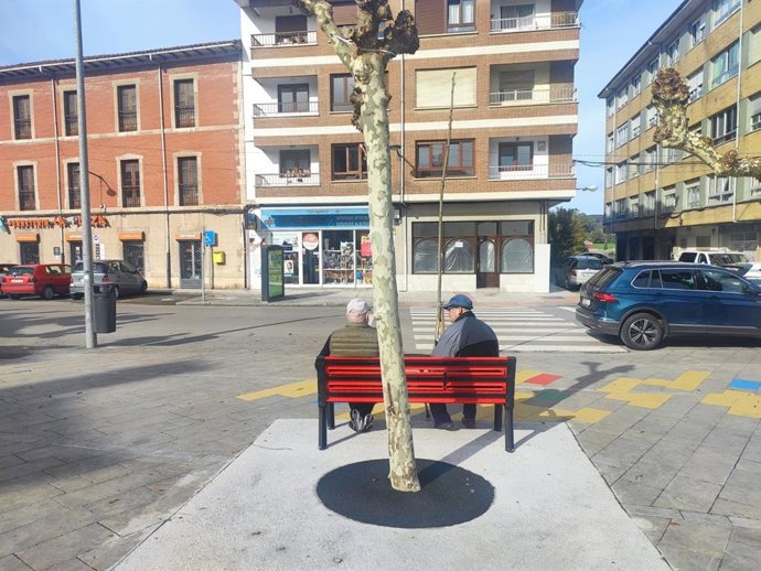 Archivo - Llanes, personas mayores, jubilados, despoblación