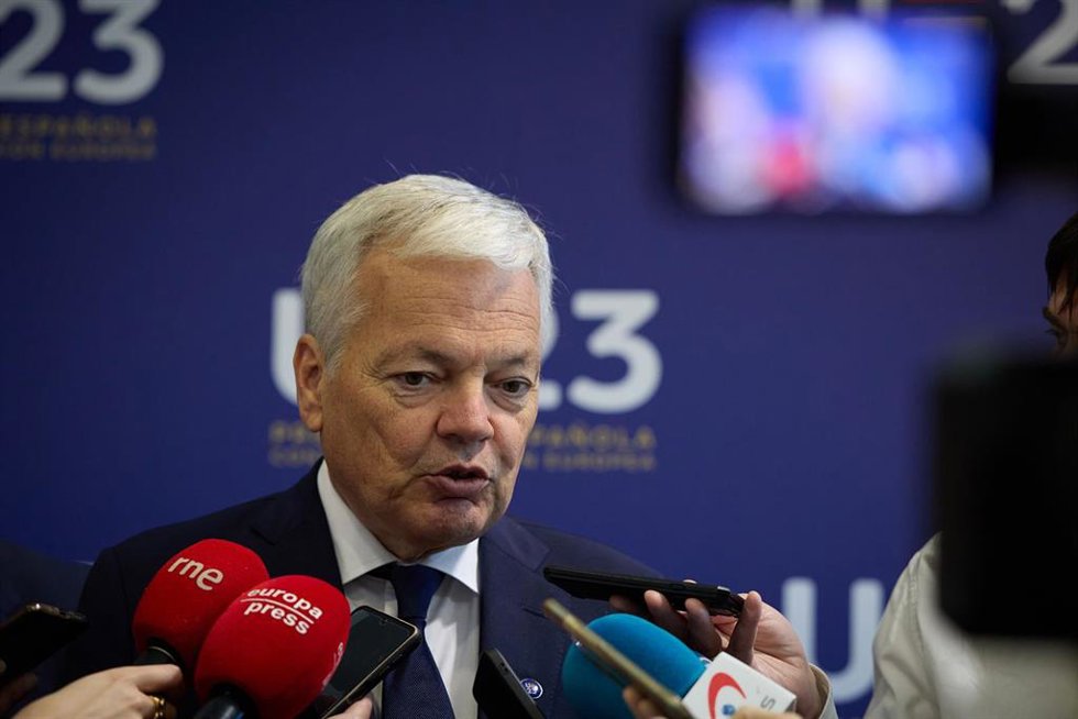 Reynders insiste en que Bruselas aún tiene preguntas para el Gobierno sobre la ley de amnistía