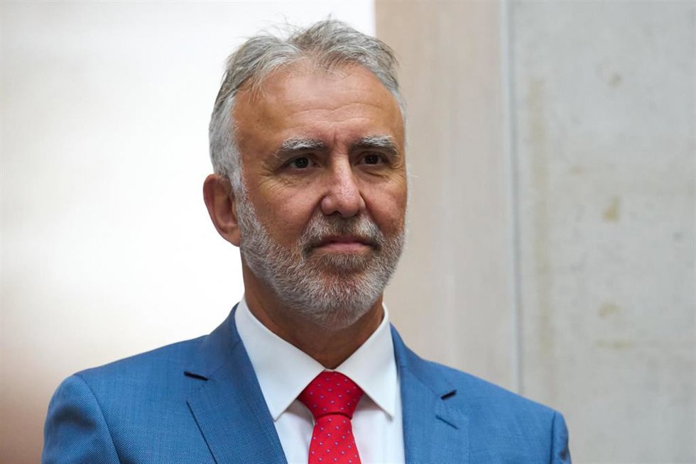Archivo - El ministro de Política Territorial, Ángel Víctor Torres, en el paraninfo de la Universidad de Cantabria, a 12 de enero de 2024, en Santander, Cantabria (España).