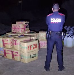 La policía interviene 3,5 toneladas de hachís y 4 vehículos en una cala del Cap de Creus (Girona)